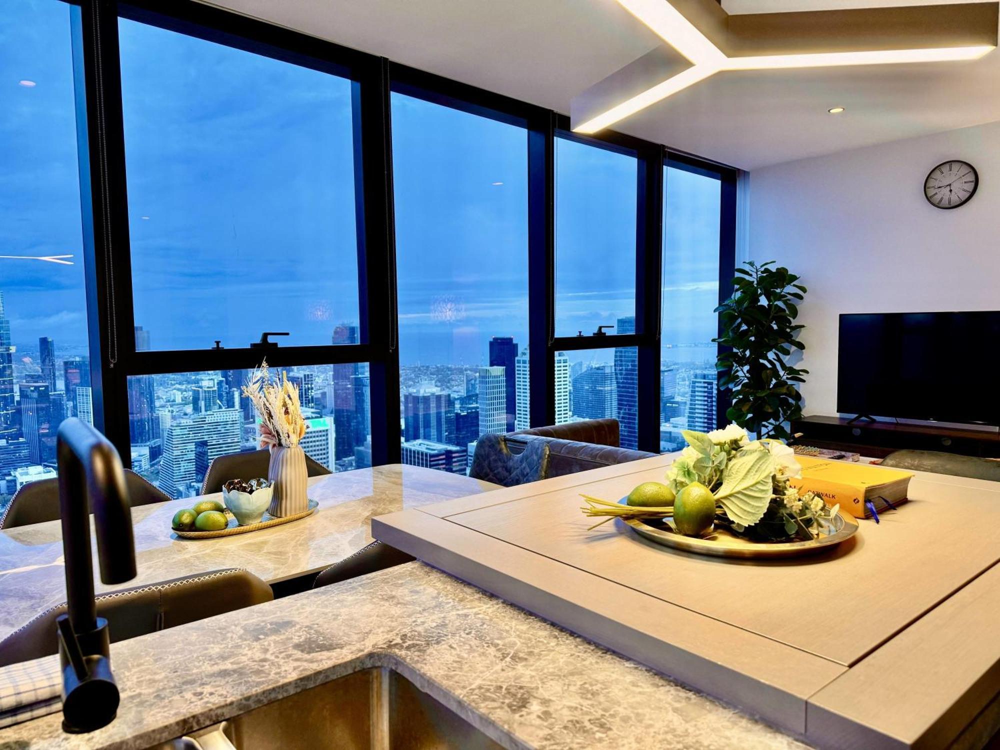 Sky High 3 Beds Apartment, Melbourne