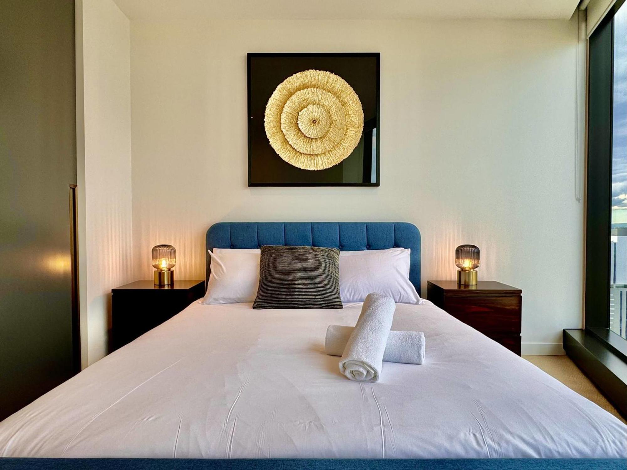 Sky High 3 Beds Apartment — Photos 3